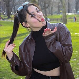 Meet your Posher, Elina